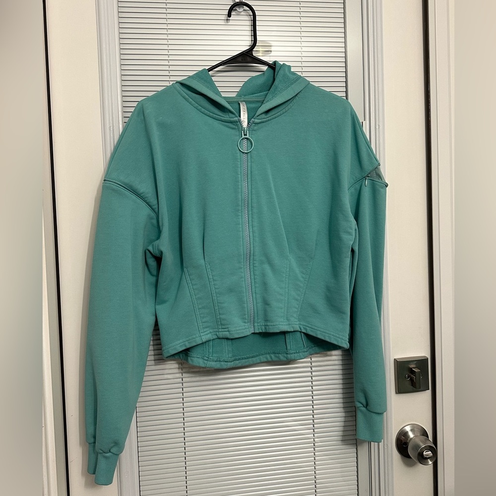 Fabletics Zip Up Hoodie Crop Top Heavyweight Removable Sleeves Size medium‎